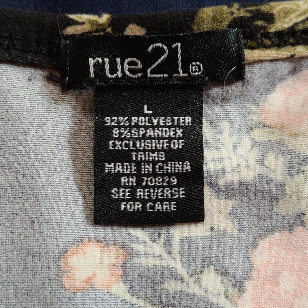 Floral Pattern Rue21 T-shirt - Picture 3 of 3